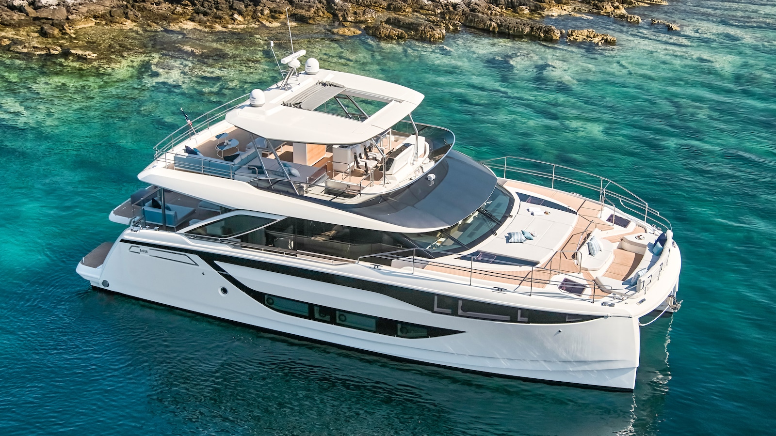 Prestige M8: reinventing the motor catamaran